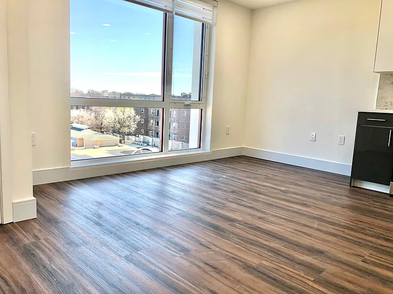 4910 Spruce St #205 — Photo 6