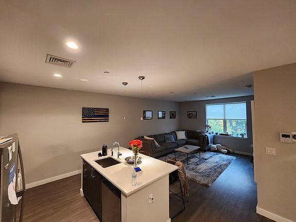 2nd image of 23A Bridge St #22