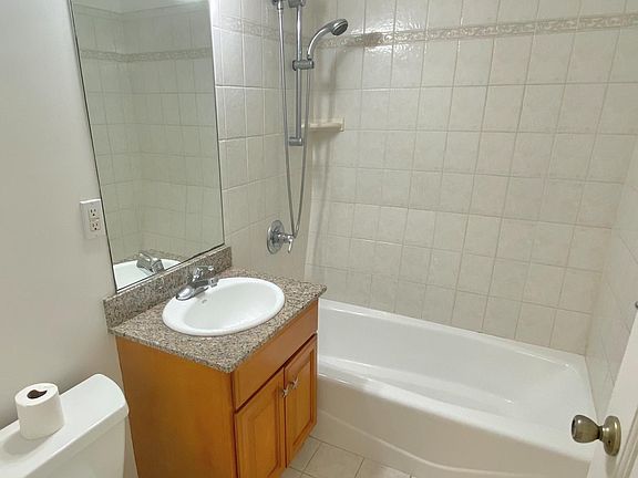 4th image of 3321 Santiago St