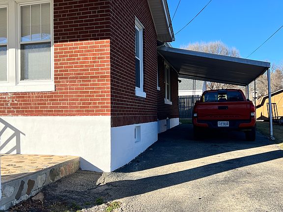 2nd image of 140 14th St NW