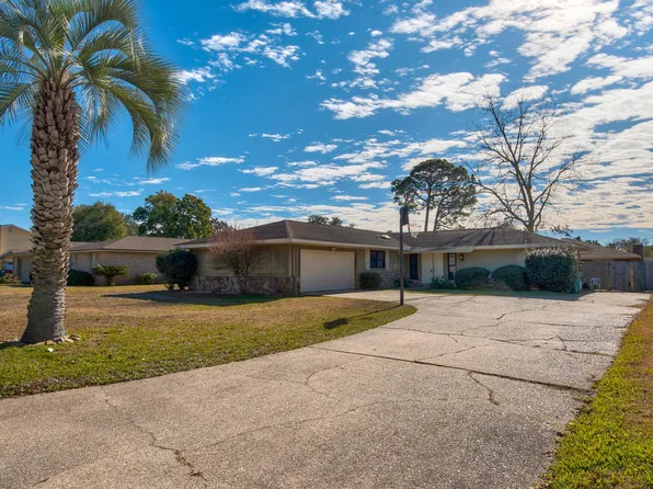 26 Lake Lorraine Cir, Shalimar, FL 32579