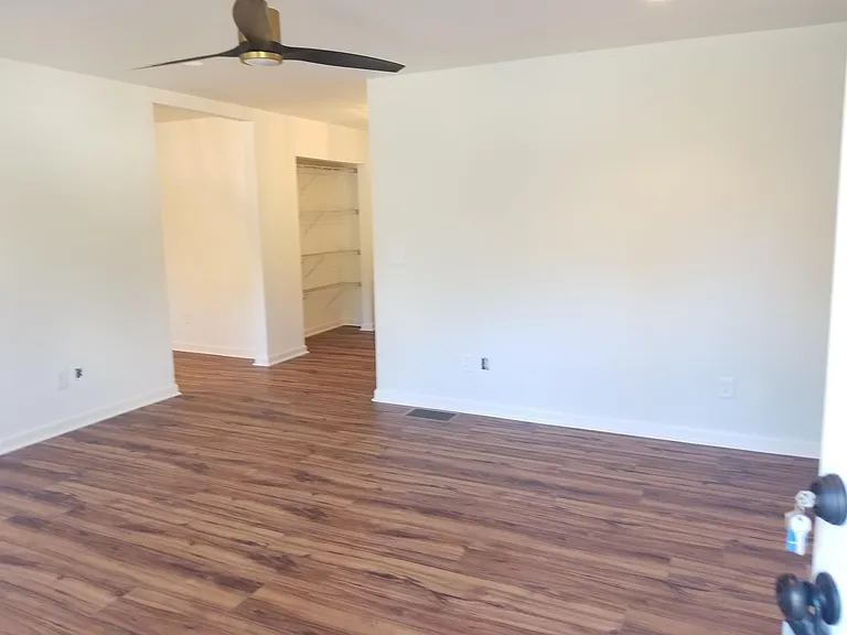 312 W Downing Ct — Photo 6