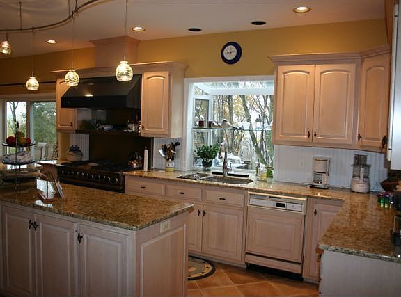 Professional kitchen with Level 3 Granite and upgraded appliances