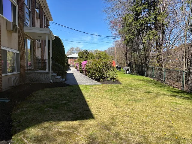 5 Albert Dr #10 — Photo 12