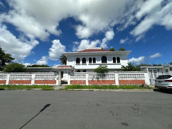 5 Calle 519 Urbanizacion Country Clb #Qb6, Carolina, PR 00982