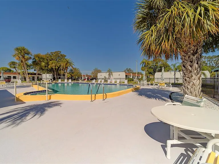 13827 Mission Oaks Blvd — Photo 38