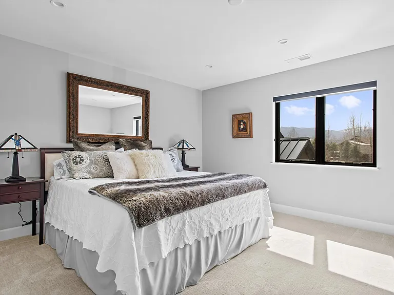 110 Bowles Dr — Photo 24
