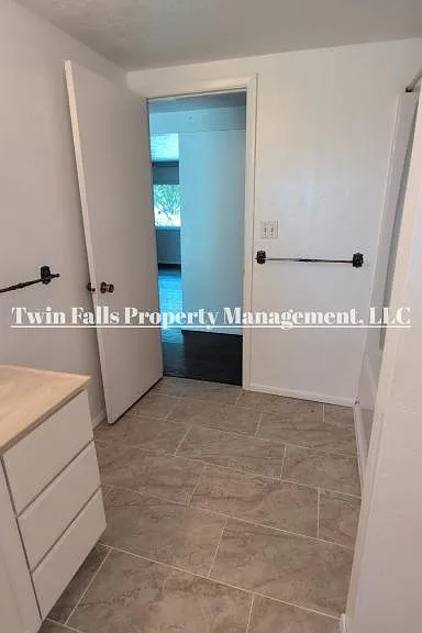 3073 Vickie Ln — Photo 18