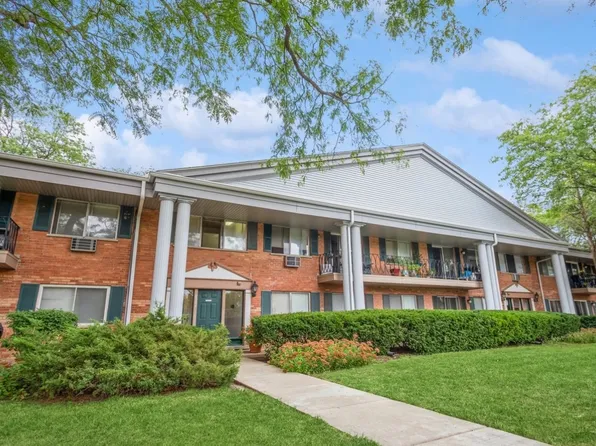2323 S Goebbert Rd #F207, Arlington Heights, IL 60005
