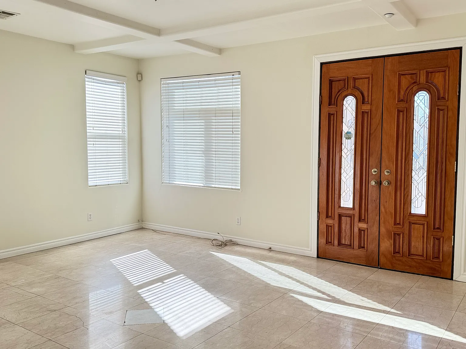 4 bed, 2300 sqft, $4,890 — Photo 4