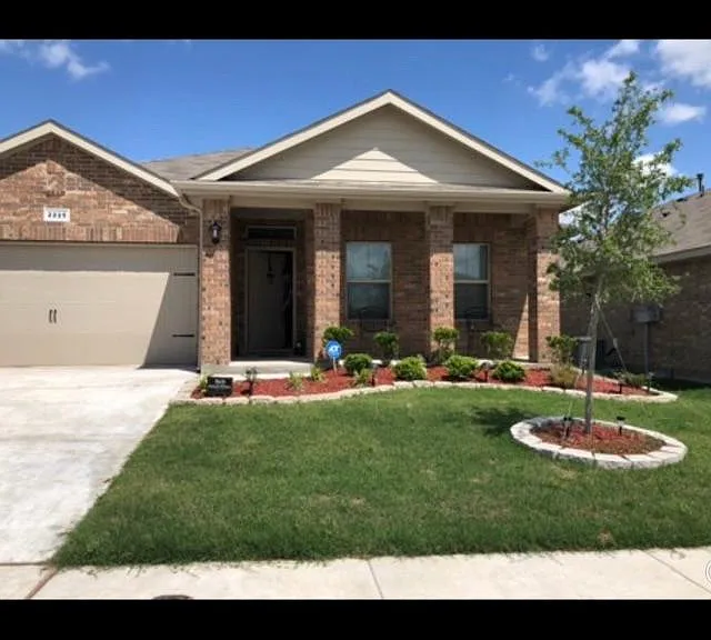 2225 Denmark Ln — Photo 1
