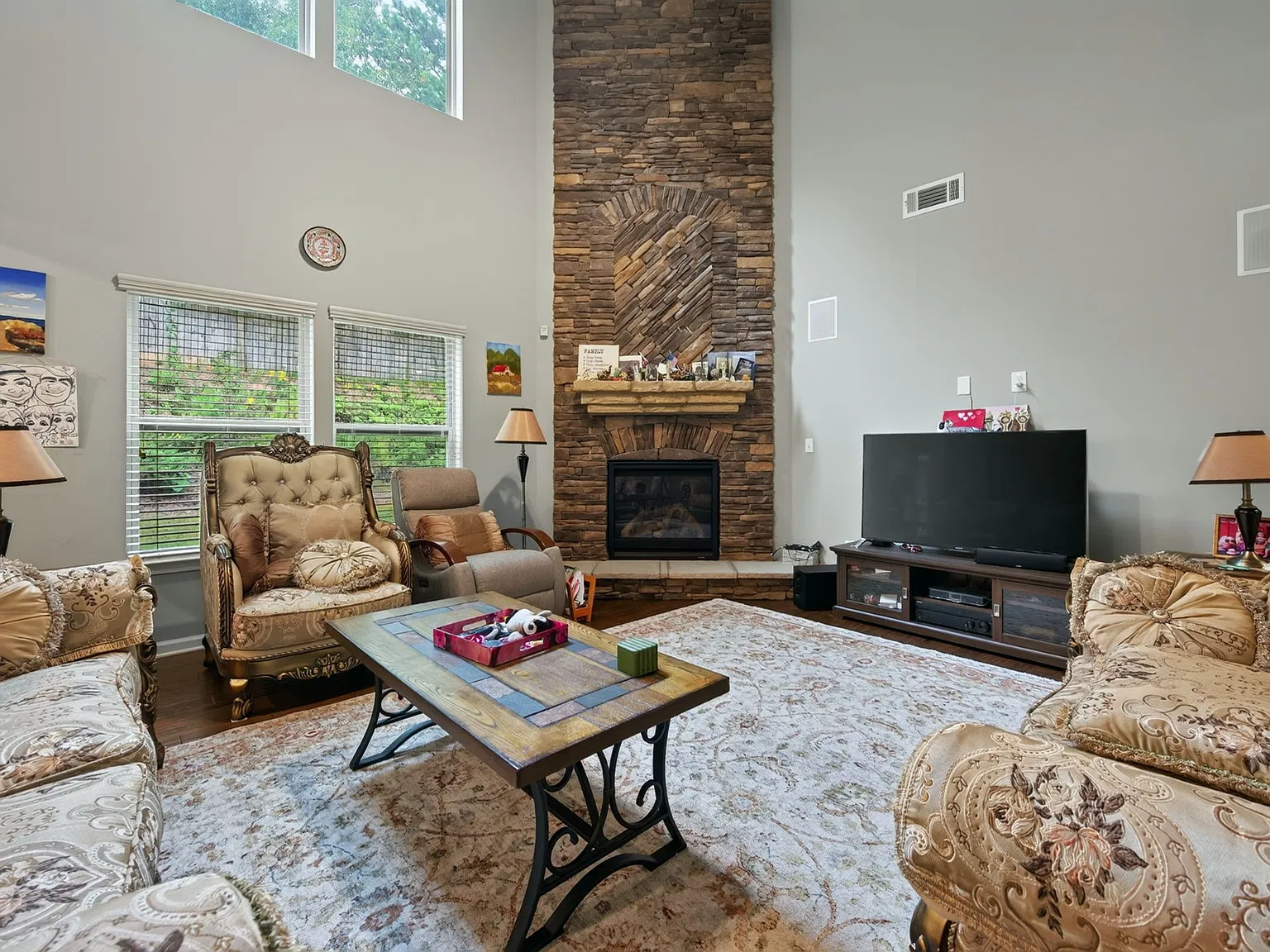 5 bed, 3050 sqft, $3,050 — Photo 4