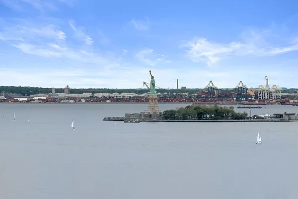 Rented by Compass | media 13