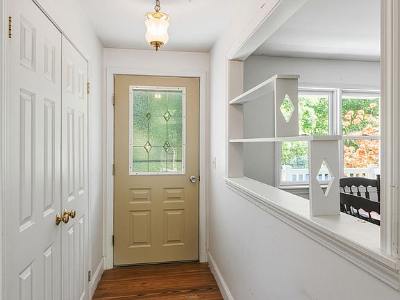 4th image of 32 Alton Avenue