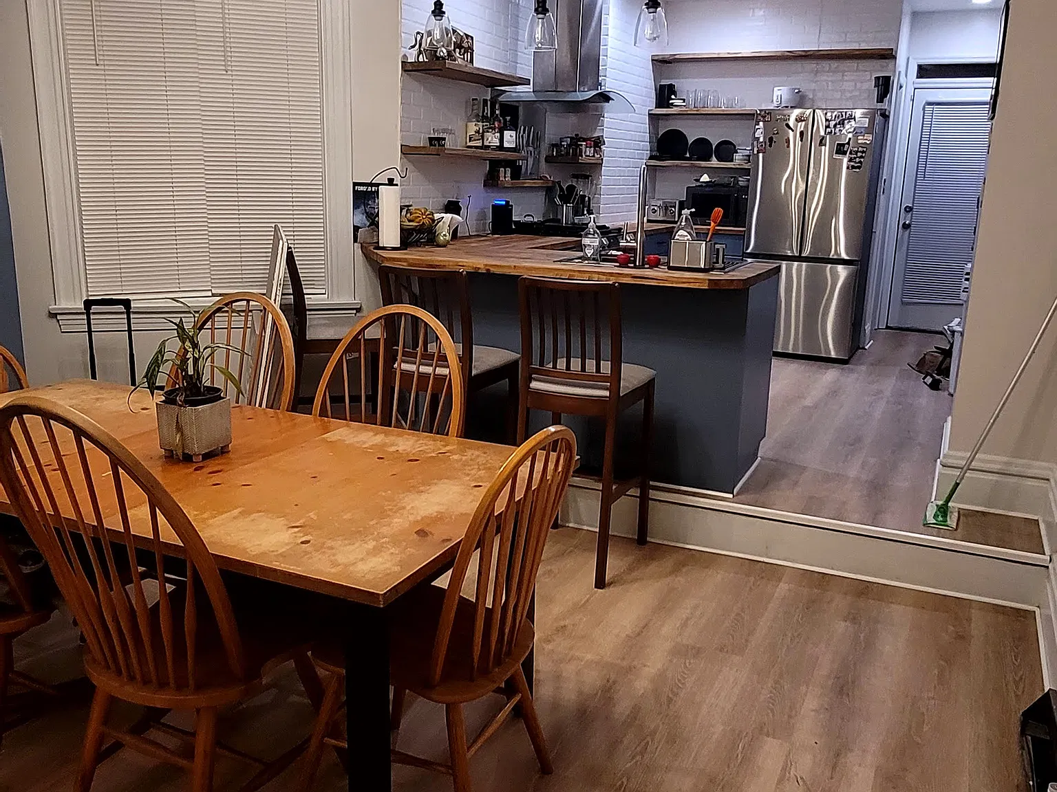 4 bed, 2.5 bath, 1952 sqft, $2,095 — Photo 3