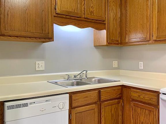 3rd image of 1660 Baltimore Dr APT 7