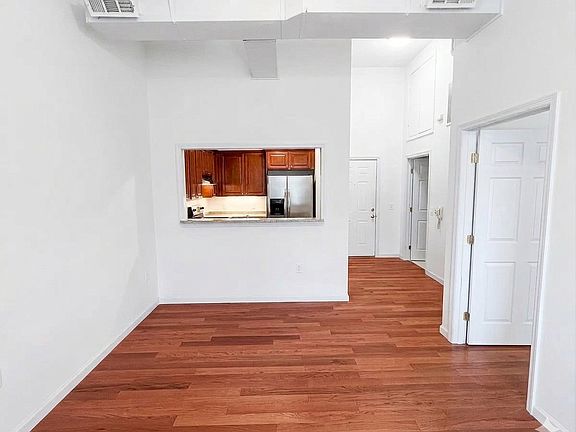4th image of 850 Grand Ave Unit 203