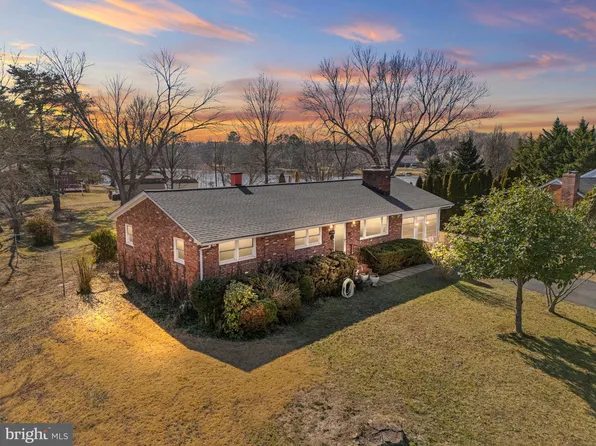 7718 Huron Dr, Gainesville, VA 20155