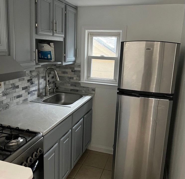 1st image of 27 Sedgwick Ave Floor 1