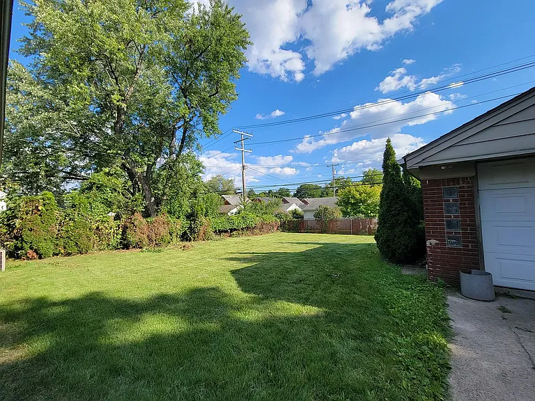 26265 W Six Mile Rd — Photo 24