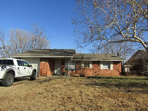 2709 NW Hilltop Dr Photo 1