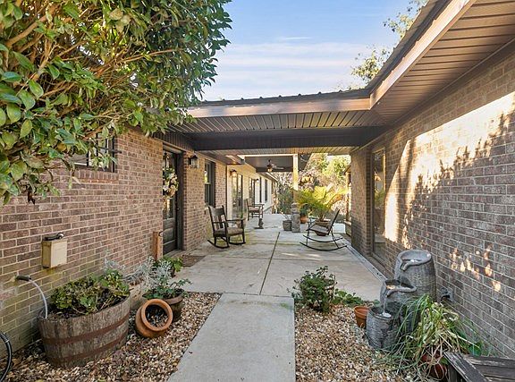 4th image of 5051 Wells Dr