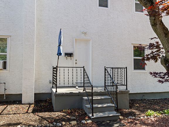 3rd image of 328 N Main St #B