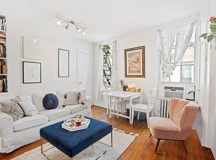 6 Patchin Pl APT 2R, New York, NY 10011