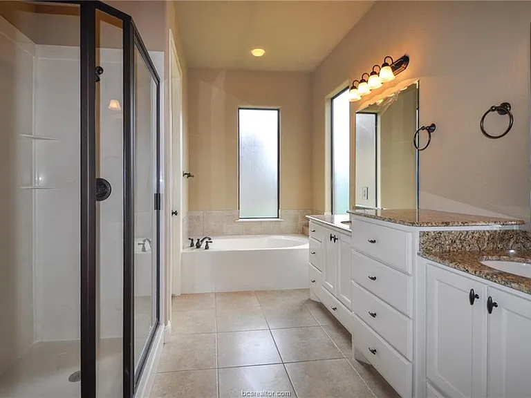 15615 Wood Brook Ln — Photo 17