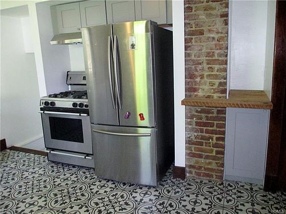 4th image of 12 Kingston Ave
