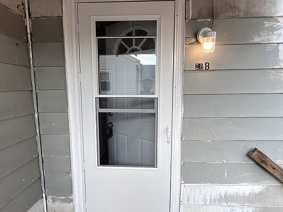 4th image of 20 Olive St #B
