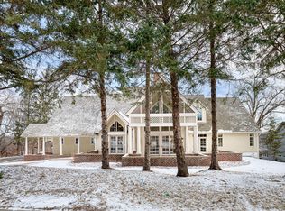 2385 Cherrywood Rd, Minnetonka, MN 55305