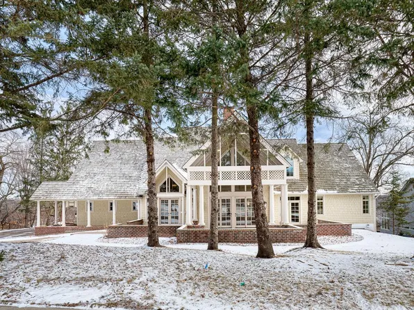 2385 Cherrywood Rd, Minnetonka, MN 55305