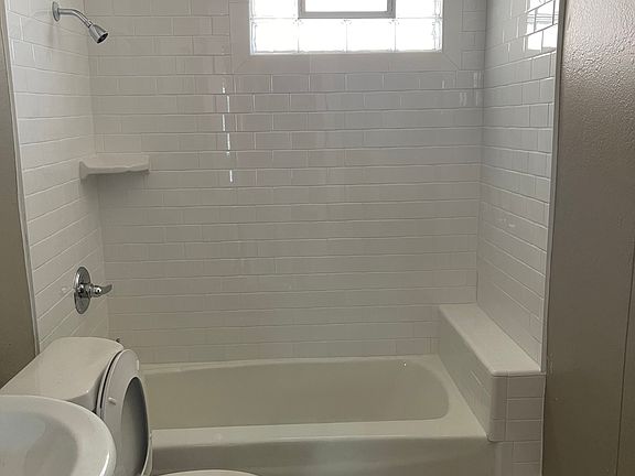 5th image of 422 W 7th St