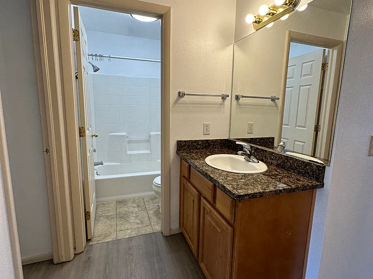 576 W 1045 N #A18 — Photo 8