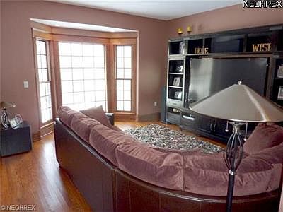 4th image of 8031 Oxford Ln