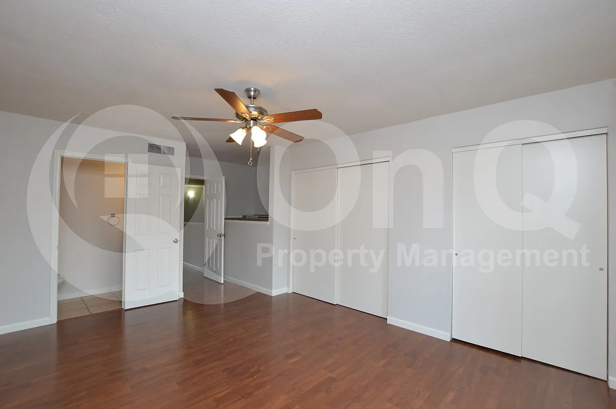 2 bed, 3.0 bath, 999 sqft, $999 — Photo 3