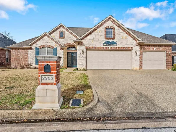 2205 Dover Ln, Tyler, TX 75703