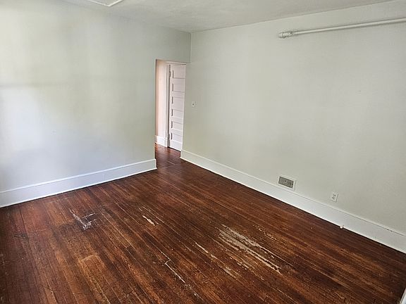 4th image of 15 Lagrange Ave