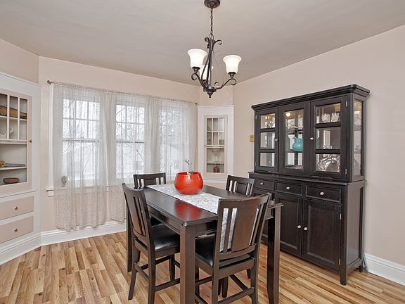 4th image of 81 Tudor Ave