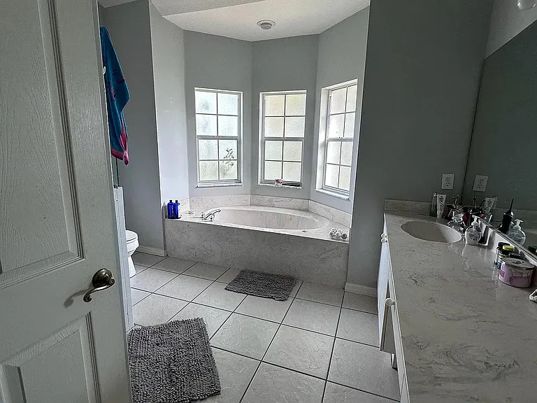 1011 Grove Dr — Photo 12