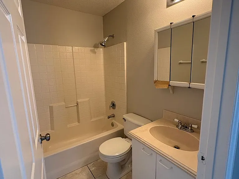 305 Colonade Ct — Photo 21