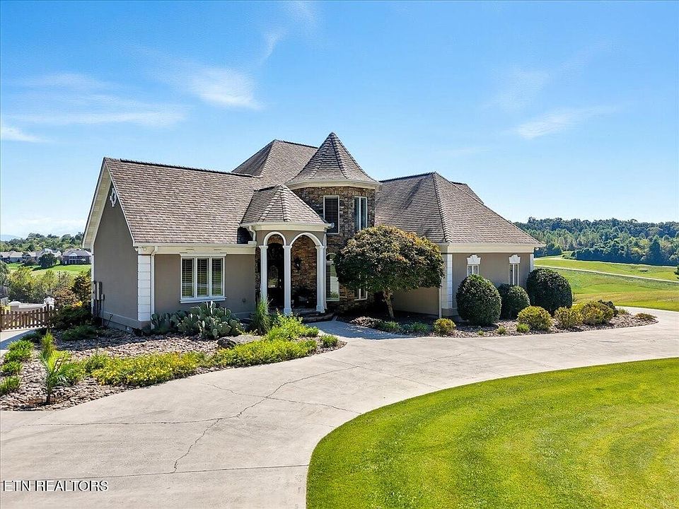 1st image of 527 Mountain View Dr