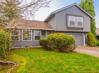 15958 NW Oak Hills Dr, Beaverton, OR