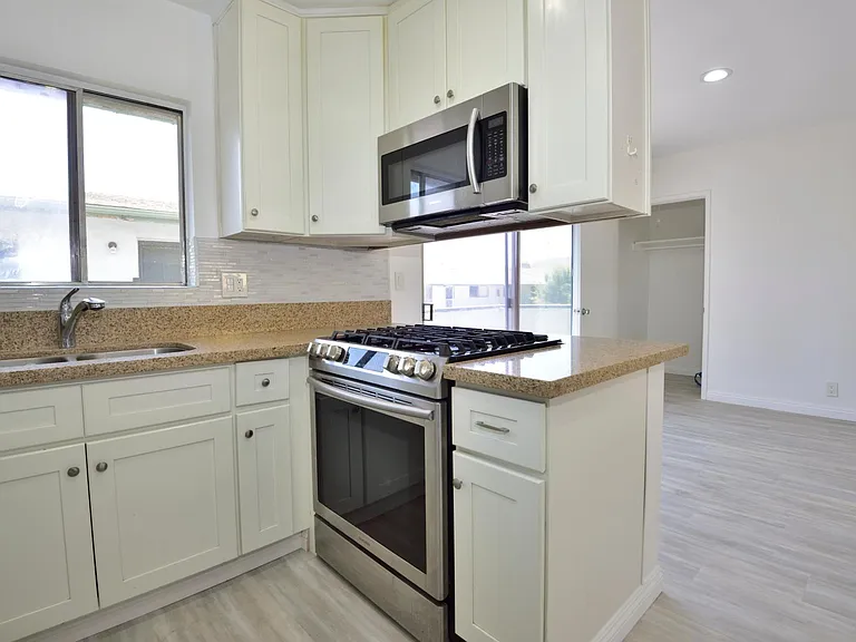 Fully upgraded kitchen