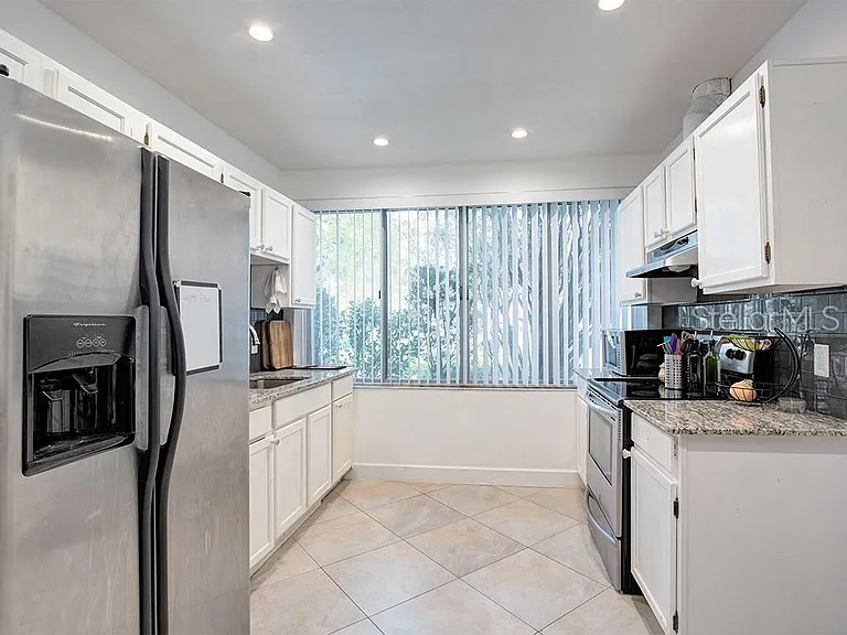 810 N Hampton Ave — Photo 5