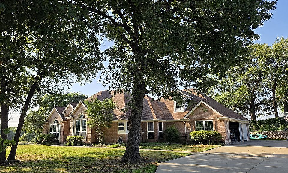 2nd image of 501 Post Oak Dr