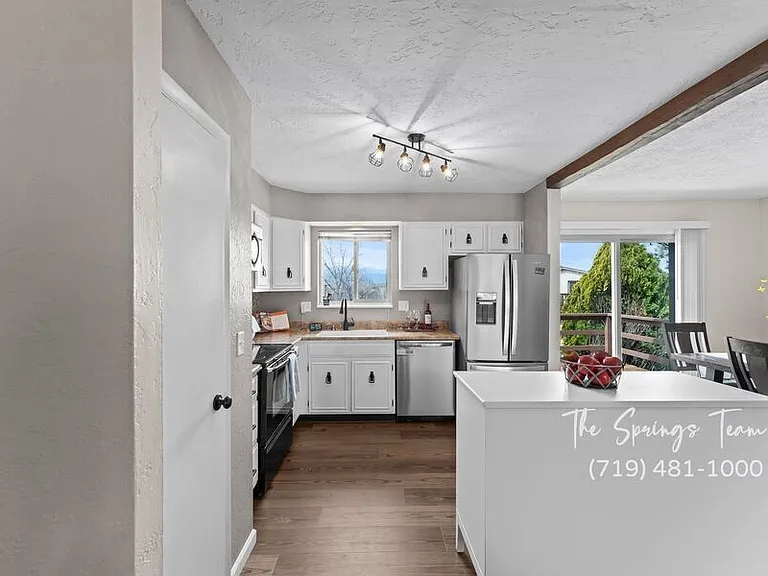 1730 Hathaway Dr — Photo 10