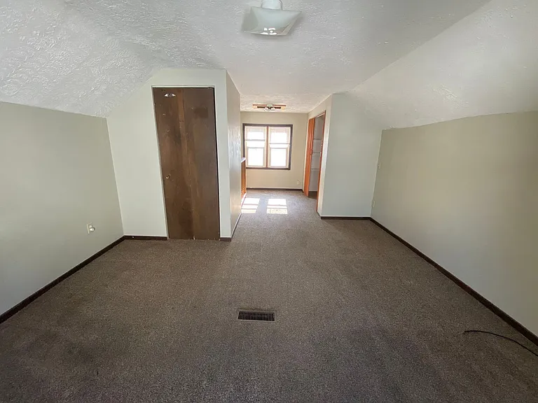 927 Davies Ave — Photo 13