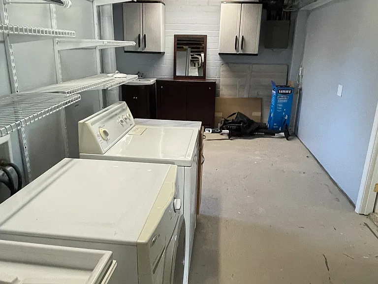 301 Arlington Dr — Photo 8